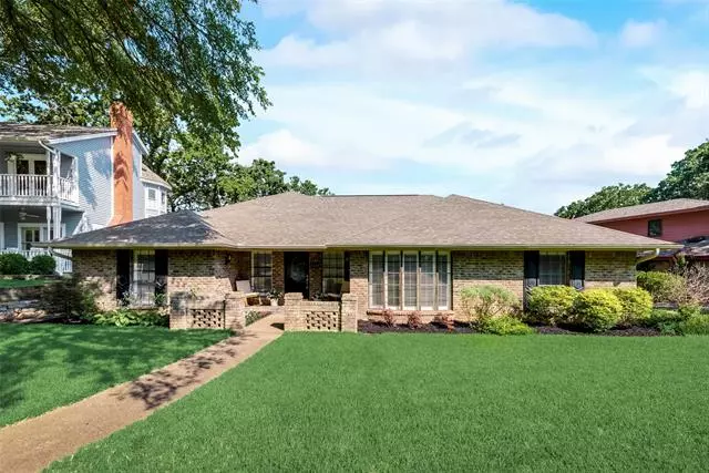 2304 Bradwood Court, Arlington, TX 76011