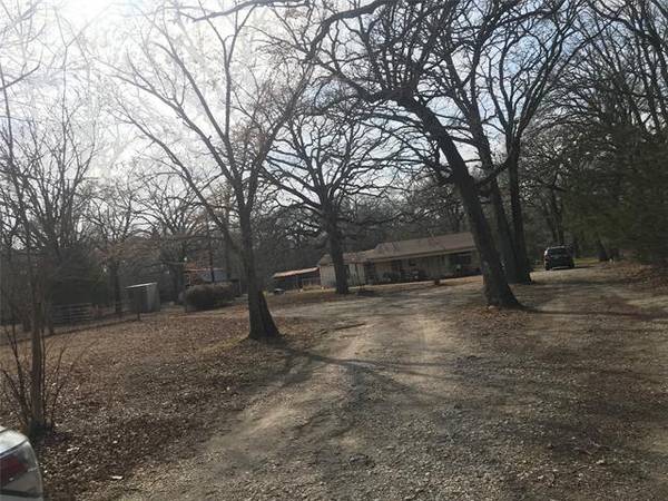 836 County Road 1137, Lone Oak, TX 75453