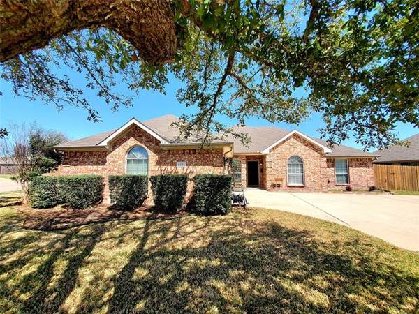 6601 Meadow Glen Drive, Midlothian, TX 76065