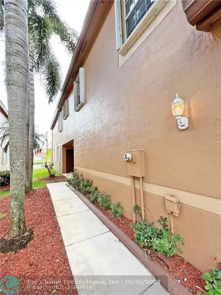 Weston, FL 33327,1315 Presidio Dr  #1