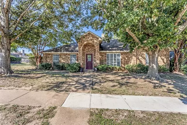 234 N Waterford Oaks Drive, Cedar Hill, TX 75104