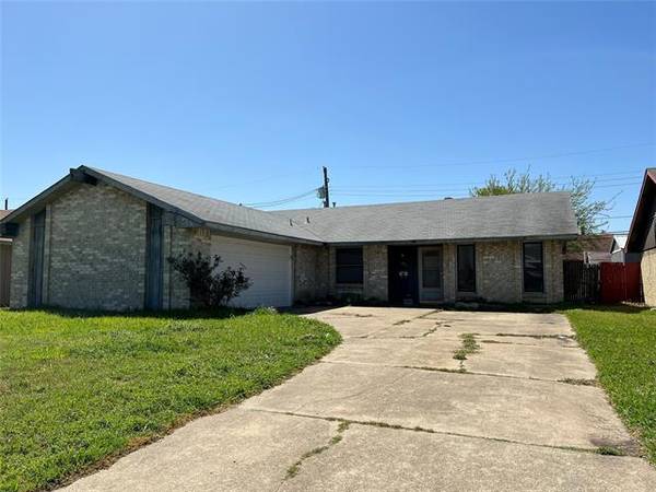 425 W Grenoble Drive, Grand Prairie, TX 75052