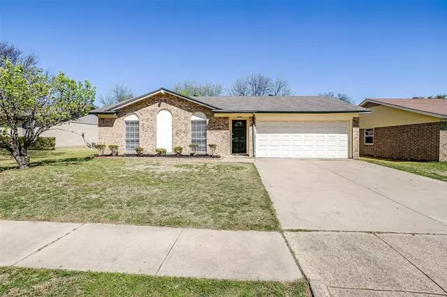 436 Edwards Drive, Saginaw, TX 76179