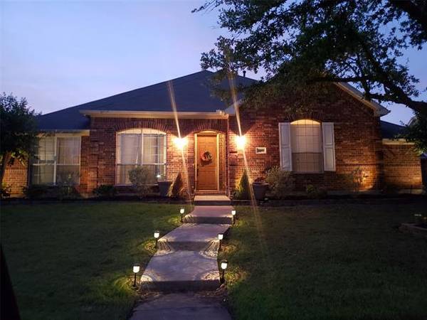 7905 Amesbury Lane, Rowlett, TX 75089