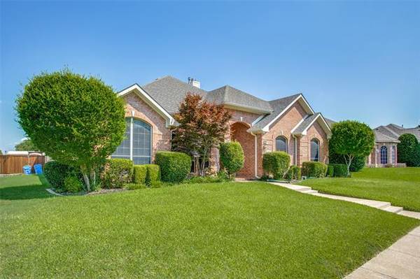 2401 Balsam Dr, Rowlett, TX 75089