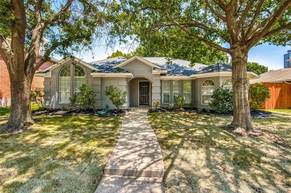 6902 Battle Creek Drive, Rowlett, TX 75089