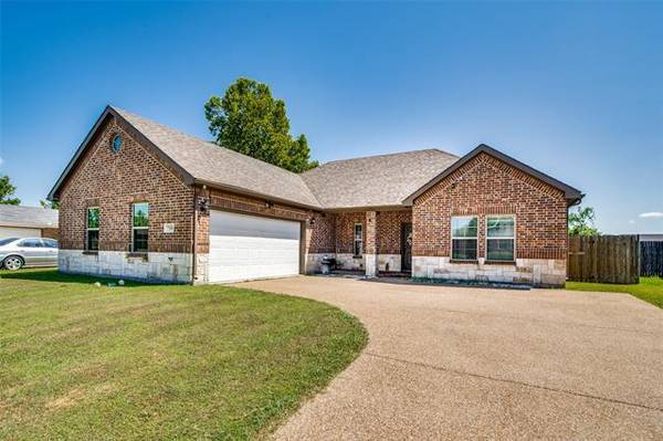 7106 Lakeshore Drive, Rowlett, TX 75089