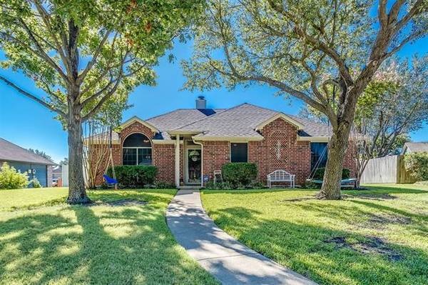 8210 Quail Hollow Court, Rowlett, TX 75089