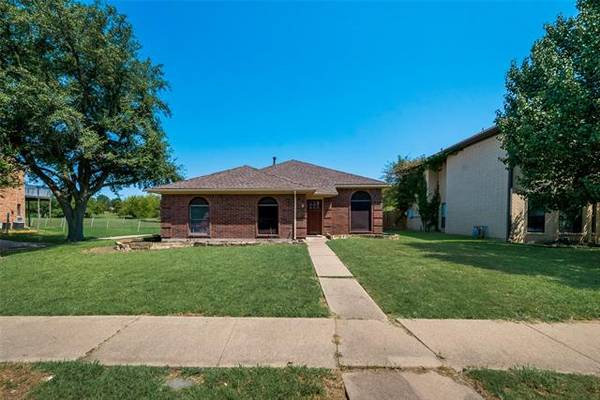 5702 Azalea Drive, Rowlett, TX 75089