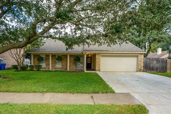 8017 Weatherly Drive, Rowlett, TX 75089