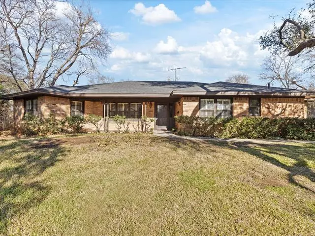 6508 Floyd Drive, Fort Worth, TX 76116