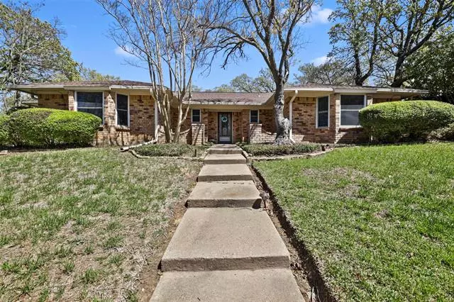 Arlington, TX 76012,2307 Canyonwood Drive