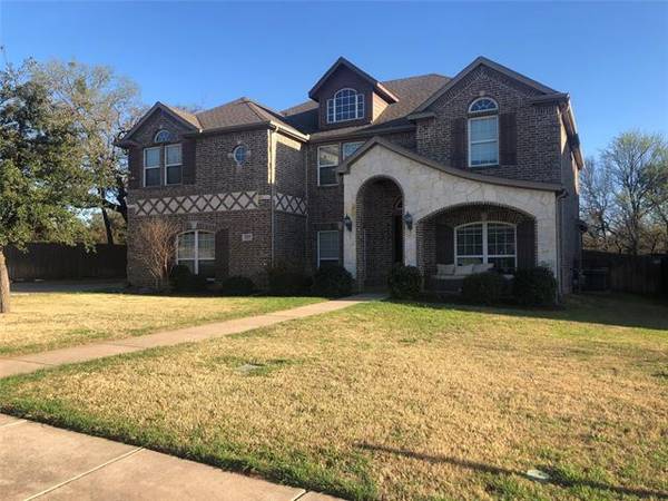 517 Oak Forest Court, Kennedale, TX 76060