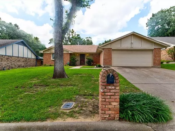 5716 Overridge Court, Arlington, TX 76017