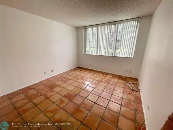 Pompano Beach, FL 33069,535 Oaks Dr  #102