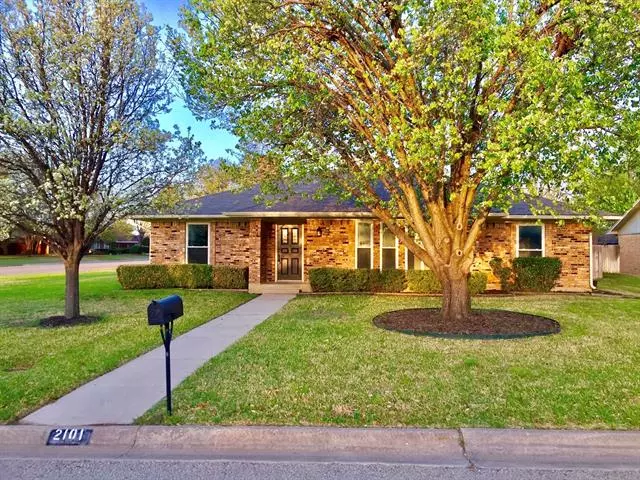 2101 Greenway Drive, Denton, TX 76207