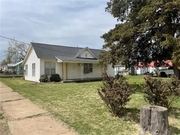 215 SW 2nd Street, Minco, OK 73059