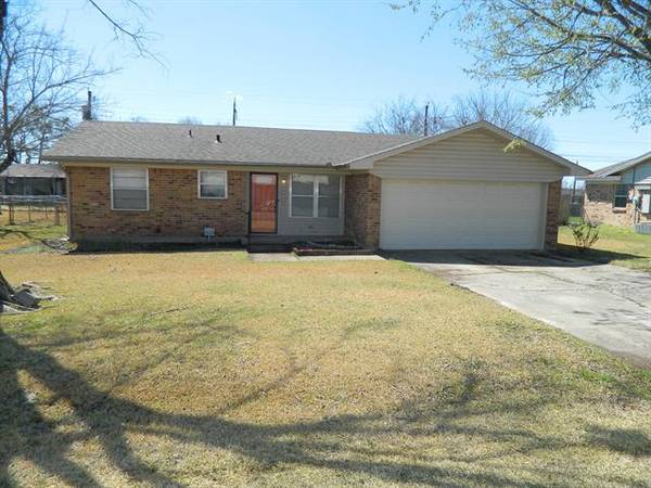 319 W Carter Street,  Savoy,  TX 75479