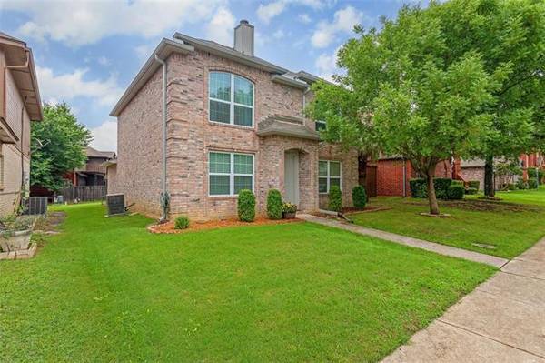 1703 Creekpoint Drive, Lewisville, TX 75067