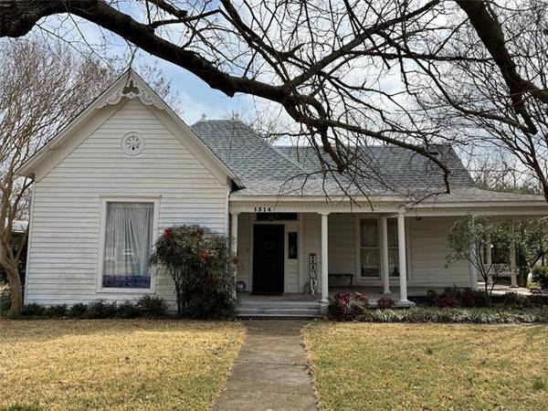 1314 S Lindsay Street, Gainesville, TX 76240