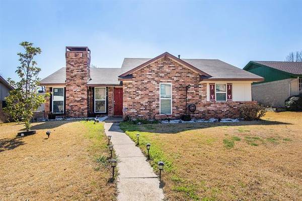 2814 Emerald Drive, Mesquite, TX 75150