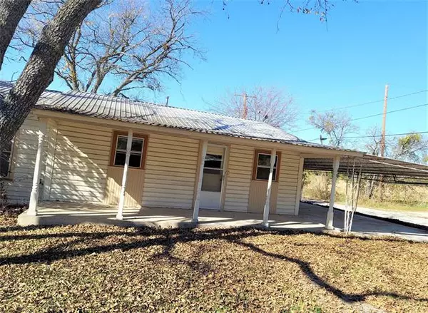 900 W Walcott Avenue, Comanche, TX 76442