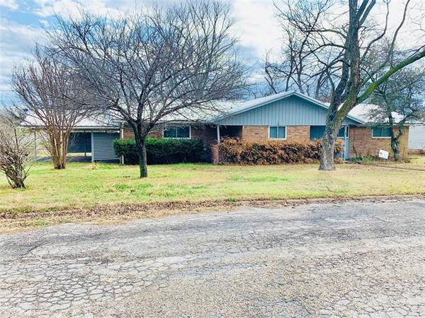 312 Sunset Drive, Comanche, TX 76442