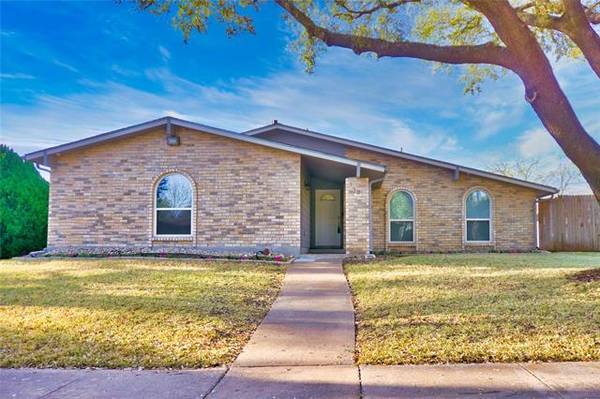 745 Greenhill Lane, Grand Prairie, TX 75052