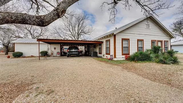 304 S Dallas Street, Palmer, TX 75152