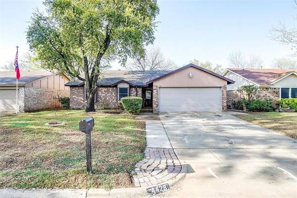 4428 Aspen Way, Haltom City, TX 76137