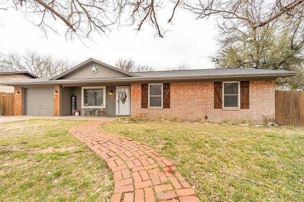 1203 W Cage Street, Stephenville, TX 76401