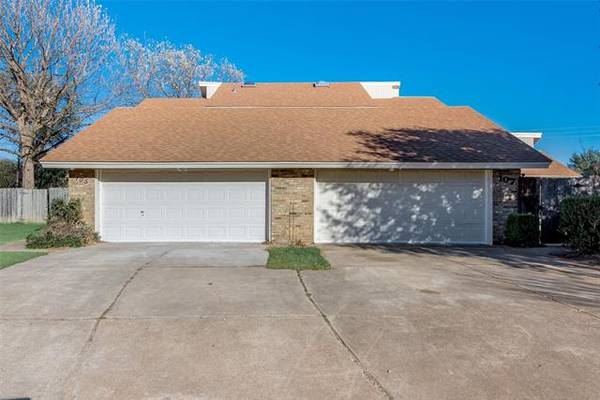 105 Yorkshire Court, Euless, TX 76040