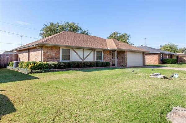 1017 Foley Avenue,  Iowa Park,  TX 76367