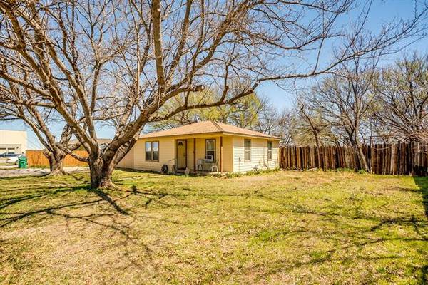 308 N Kickapoo Street, Lipan, TX 76462