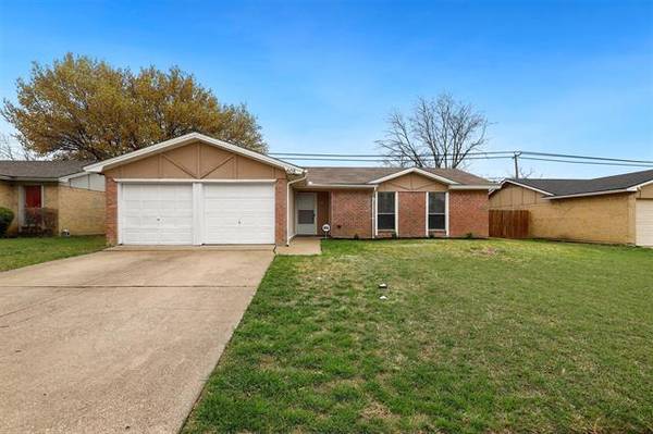 605 Plantation Drive, Arlington, TX 76014