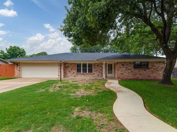 324 S Circleview Drive, Hurst, TX 76054