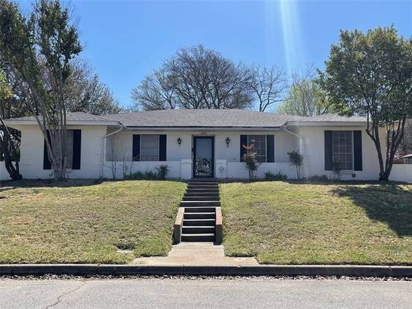 1401 Ems Road W, Fort Worth, TX 76116