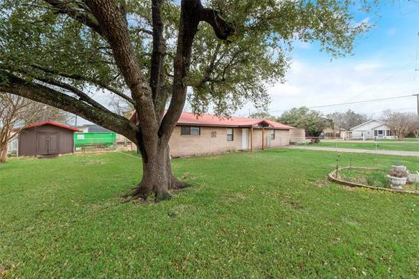 102 S 4th Street, Mabank, TX 75147