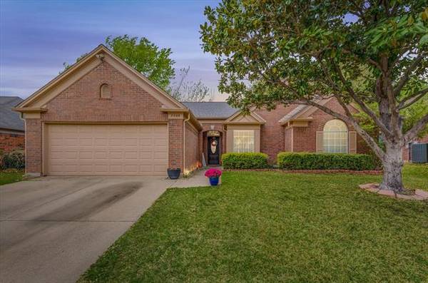 7005 Wooddale Drive, Watauga, TX 76148