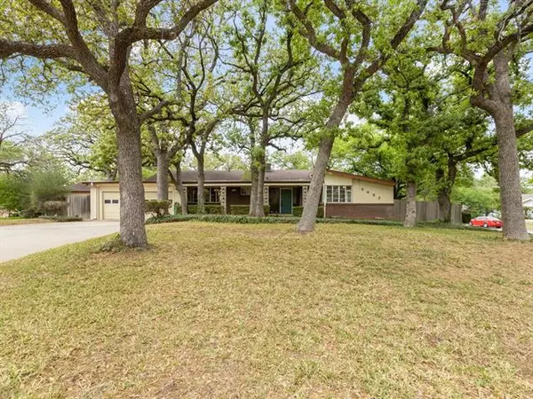 5653 Blueridge Drive, Fort Worth, TX 76112