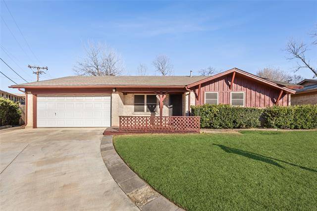 405 Simmons Drive, Euless, TX 76040