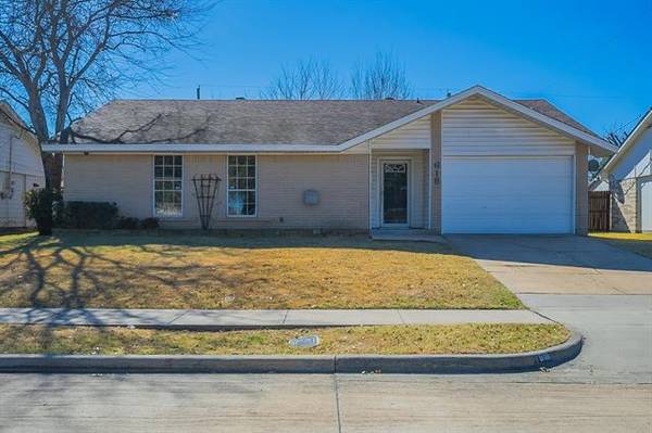 618 Sweetbriar Drive, Lewisville, TX 75067