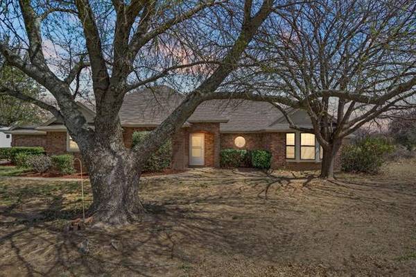 120 Meandering Way, Weatherford, TX 76086