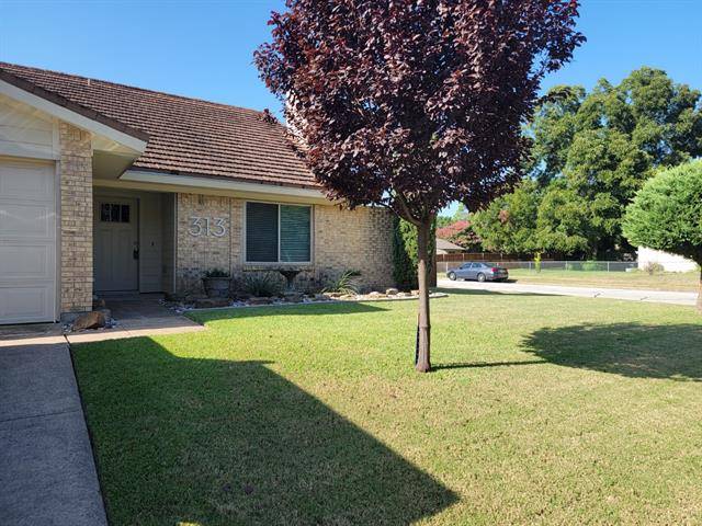 313 W Ash Lane, Euless, TX 76039