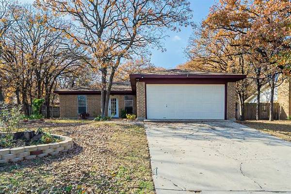 809 Lake Crest Parkway, Azle, TX 76020