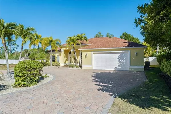 4634 Sierra LN, Bonita Springs, FL 34134