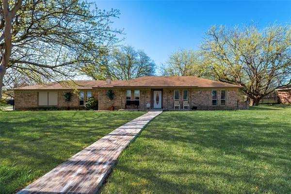 302 Sleepy Top Drive, Glenn Heights, TX 75154