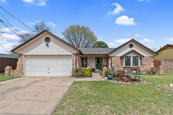 2218 Woodside Drive, Grand Prairie, TX 75052