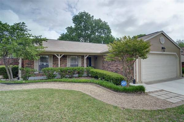 831 Heather Wood Drive, Grapevine, TX 76051