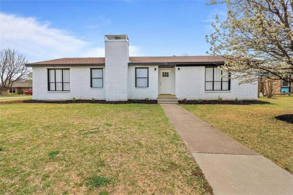 501 S Waxahachie Street, Mansfield, TX 76063